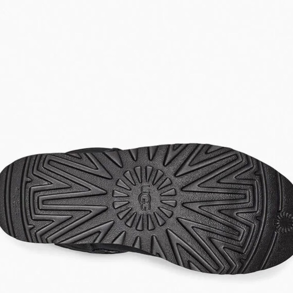 UGG CLASSIC SHORT STUD II - Picture 5 of 6